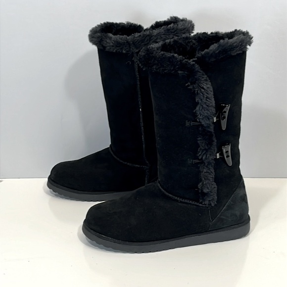 Target Boot Size 9 Black Suede Toggle Side Faux Fur lining Winter Outdoor cozy - Picture 1 of 11